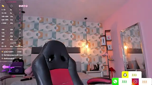 Snapshot of LIA_ROUX1 chatting on February 27, 6:13 am LIA ROUX1 online show from February 27, 6:13 am
