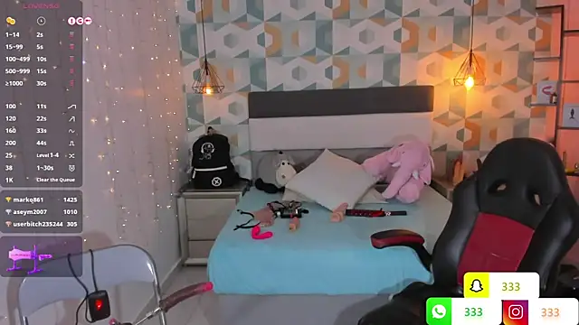 Snapshot of LIA_ROUX1 chatting on February 24, 5:54 am LIA ROUX1 online show from February 24, 5:54 am