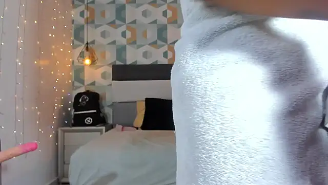 Snapshot of LIA_ROUX1 chatting on February 17, 8:52 am LIA ROUX1 online show from February 17, 8:52 am