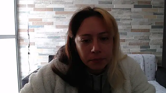 Snapshot of MommyMiaWs chatting on October 4, 1:34 pm MommyMiaWs online show from October 4, 1:34 pm