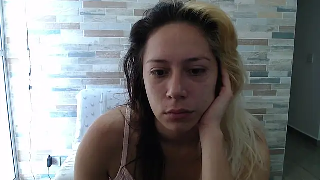 Snapshot of MommyMiaWs chatting on October 9, 1:22 pm MommyMiaWs online show from October 9, 1:22 pm