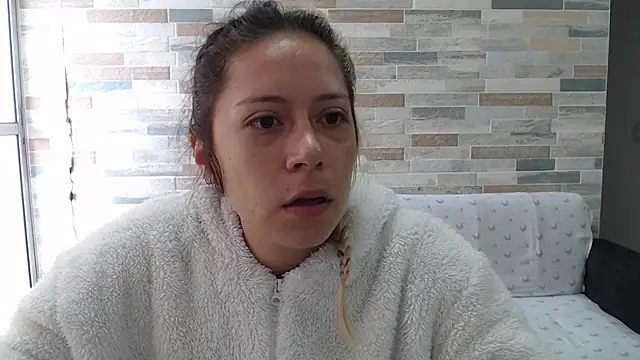 Snapshot of MommyMiaWs chatting on October 7, 1:12 pm MommyMiaWs online show from October 7, 1:12 pm
