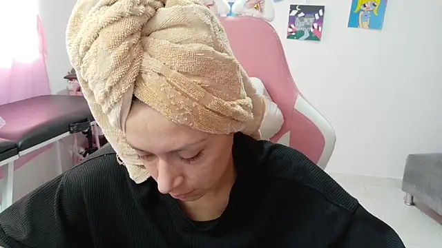 MommyMiaWs online show from December 16, 4:33 pm