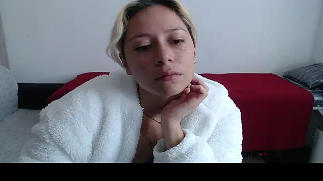 Snapshot of MommyMiaWs chatting on March 13, 2:01 pm MommyMiaWs online show from March 13, 2:01 pm