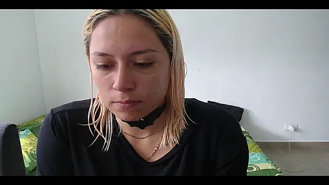 Snapshot of MommyMiaWs chatting on February 13, 3:56 pm MommyMiaWs online show from February 13, 3:56 pm