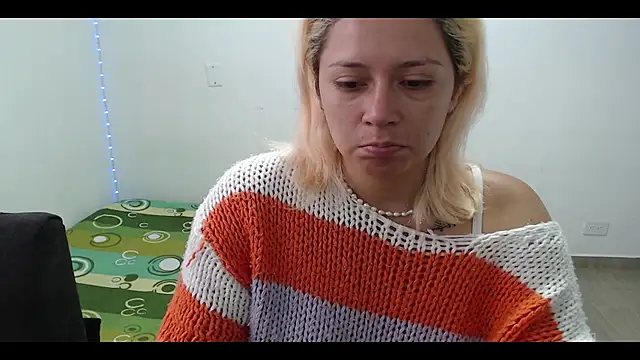 Snapshot of MommyMiaWs chatting on February 12, 12:55 pm MommyMiaWs online show from February 12, 12:55 pm