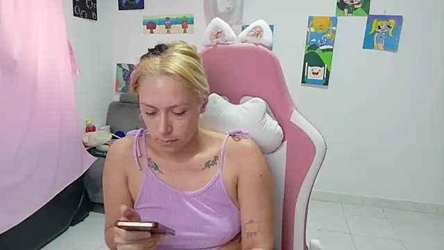 MommyMiaWs online show from February 11, 6:30 pm