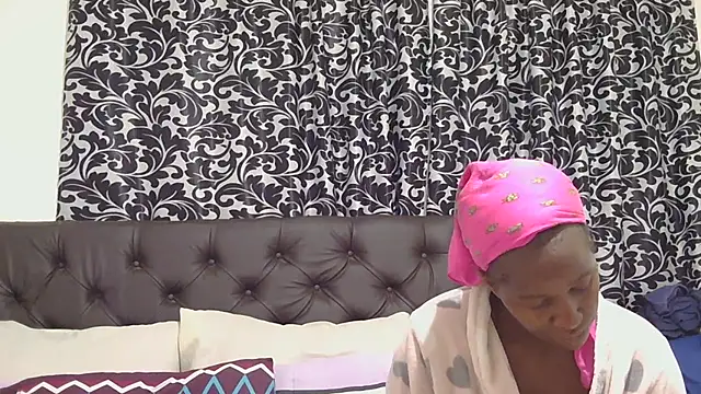 Snapshot of sluttylaura21 chatting on October 23, 5:55 pm sluttylaura21 online show from October 23, 5:55 pm