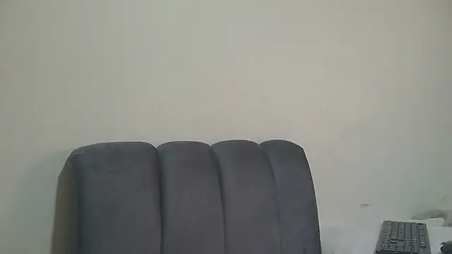 Snapshot of sluttylaura21 chatting on May 10, 7:45 am sluttylaura21 online show from May 10, 7:45 am