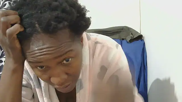 Snapshot of sluttylaura21 chatting on October 24, 6:45 am sluttylaura21 online show from October 24, 6:45 am