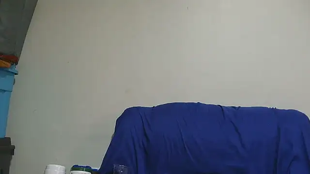 sluttylaura21 online show from March 27, 5:49 am