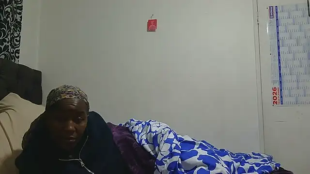Snapshot of sluttylaura21 chatting on June 4, 5:06 pm sluttylaura21 online show from June 4, 5:06 pm