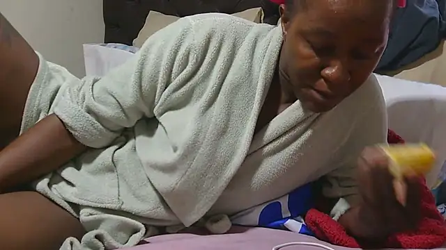 sluttylaura21 online show from April 8, 5:09 am