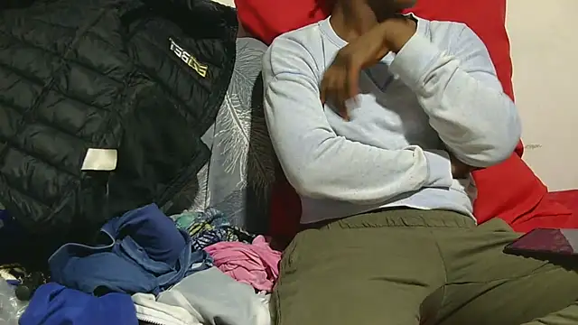 Snapshot of sluttylaura21 chatting on November 28, 5:24 pm sluttylaura21 online show from November 28, 5:24 pm