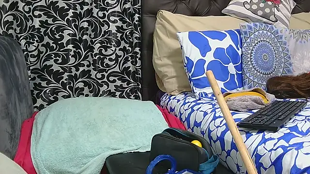 Snapshot of sluttylaura21 chatting on May 30, 5:40 pm sluttylaura21 online show from May 30, 5:40 pm