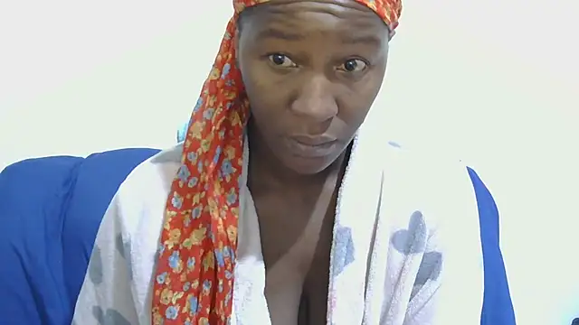 Snapshot of sluttylaura21 chatting on October 29, 4:44 am sluttylaura21 online show from October 29, 4:44 am