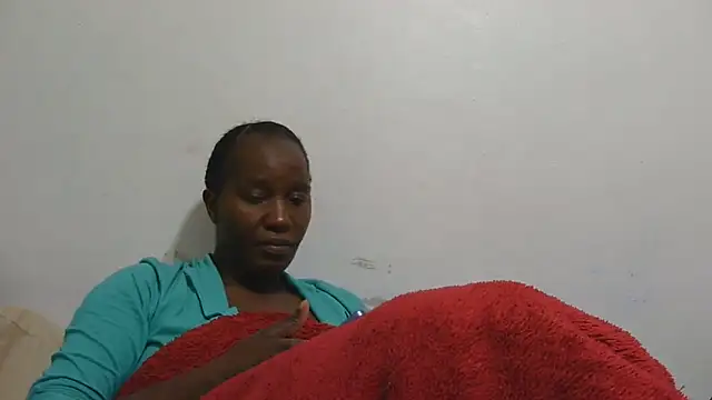 Snapshot of sluttylaura21 chatting on June 12, 5:32 pm sluttylaura21 online show from June 12, 5:32 pm