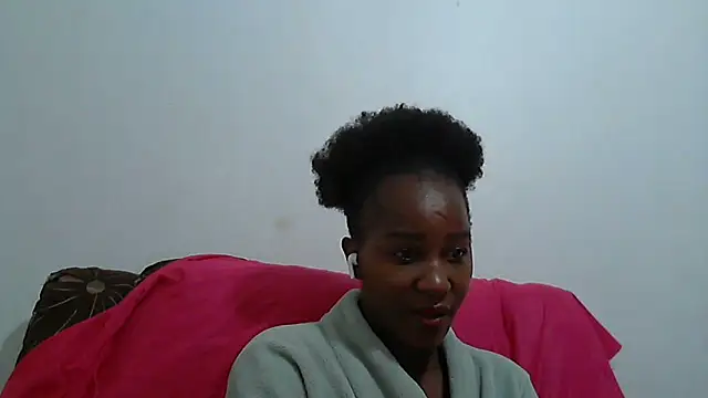 Snapshot of sluttylaura21 chatting on March 18, 6:17 pm sluttylaura21 online show from March 18, 6:17 pm