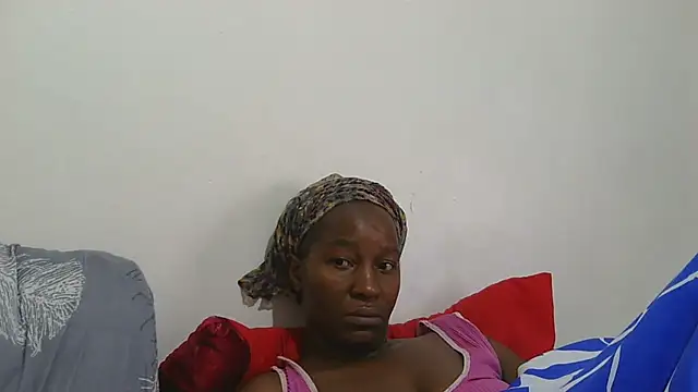 Snapshot of sluttylaura21 chatting on December 3, 5:41 am sluttylaura21 online show from December 3, 5:41 am