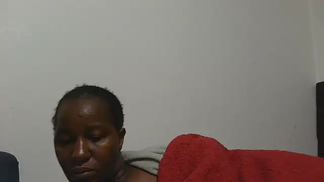Snapshot of sluttylaura21 chatting on June 24, 1:48 am sluttylaura21 online show from June 24, 1:48 am