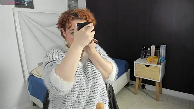 Snapshot of samanthaanderson_ chatting on October 8, 10:10 pm samanthaanderson  online show from October 8, 10:10 pm