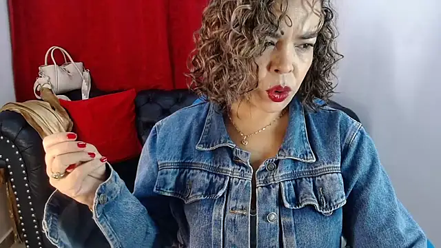 Abril Beltran  online show from February 21, 10:01 pm