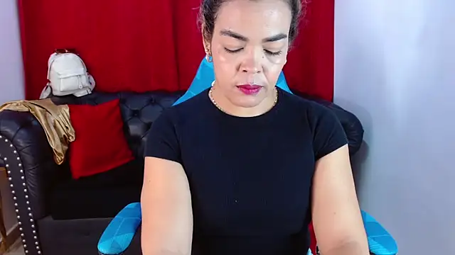 Abril Beltran  online show from February 28, 6:07 pm