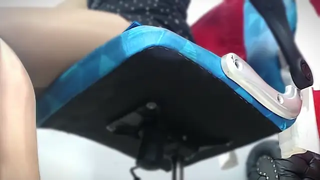 Snapshot of Abril_Beltran_ chatting on October 9, 10:32 pm Abril Beltran online show from October 9, 10:32 pm