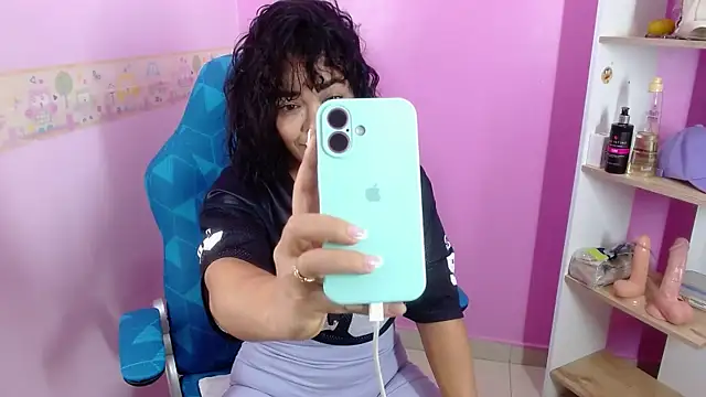 Snapshot of Abril_Beltran_ chatting on November 26, 7:58 pm Abril Beltran online show from November 26, 7:58 pm