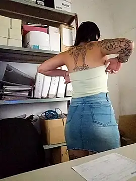 Snapshot of estefyzapata chatting on February 3, 6:46 pm estefyzapata online show from February 3, 6:46 pm