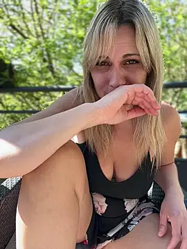 Leanymphoo online show from April 7, 9:11 am