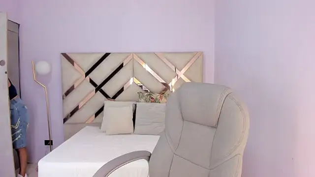 Snapshot of kylie_reyes chatting on June 13, 7:23 pm kylie reyes online show from June 13, 7:23 pm