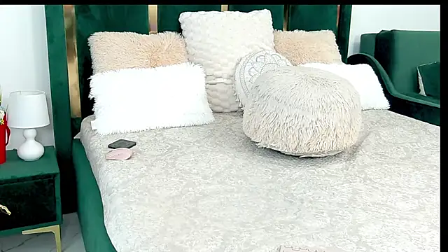 XeniaBlu online show from October 6, 12:17 pm