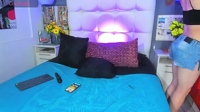 cinthya walker1 online show from March 31, 2:30 pm