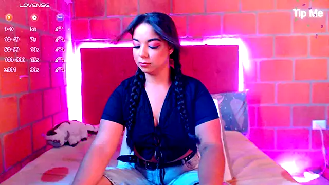 Snapshot of SweetKathy2 chatting on December 17, 8:25 pm SweetKathy2 online show from December 17, 8:25 pm