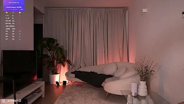 Snapshot of anniehillofficial chatting on January 28, 11:17 pm anniehillofficial online show from January 28, 11:17 pm