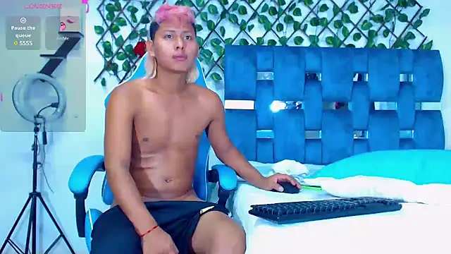 Snapshot of Hakim_prettynigg chatting on January 17, 6:02 pm Hakim prettynigg online show from January 17, 6:02 pm
