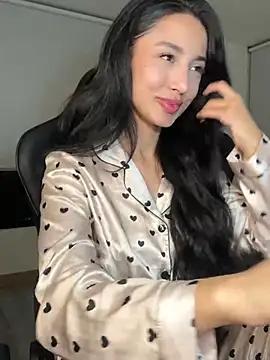Snapshot of EvaMoet chatting on December 6, 8:10 am EvaMoet online show from December 6, 8:10 am