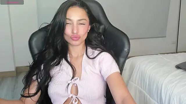 Snapshot of EvaMoet chatting on March 16, 8:21 am EvaMoet online show from March 16, 8:21 am