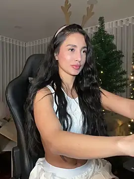 Snapshot of EvaMoet chatting on December 2, 5:32 am EvaMoet online show from December 2, 5:32 am