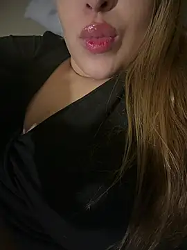 Snapshot of dannasaenz40 chatting on July 18, 9:56 pm dannasaenz40 online show from July 18, 9:56 pm