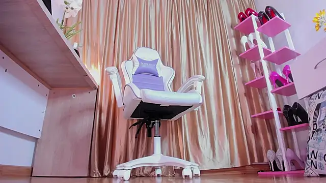 karinadiaz69 online show from February 26, 3:35 am