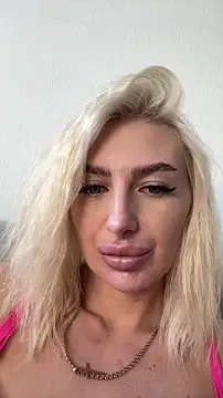 Mia Roxie online show from April 11, 7:45 am