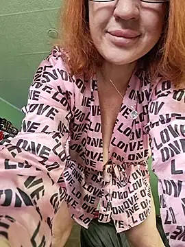 Snapshot of KiraXTender chatting on November 22, 3:27 am KiraXTender online show from November 22, 3:27 am