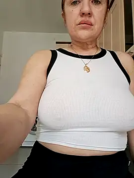 KiraXTender online show from April 6, 3:35 am