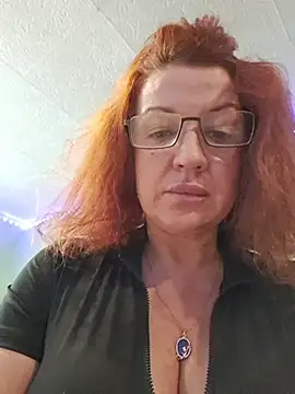 Snapshot of KiraXTender chatting on November 27, 4:13 am KiraXTender online show from November 27, 4:13 am