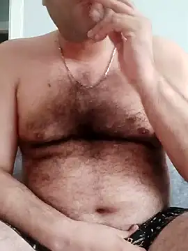 Snapshot of fraud705 chatting on September 29, 7:04 am fraud705 online show from September 29, 7:04 am