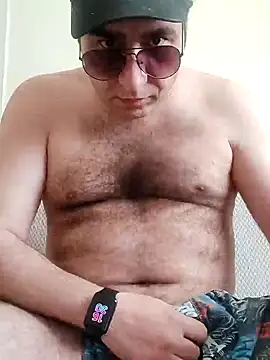 Snapshot of fraud705 chatting on February 26, 1:32 pm fraud705 online show from February 26, 1:32 pm