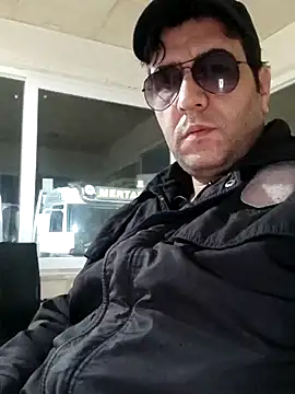 Snapshot of fraud705 chatting on December 23, 1:08 am fraud705 online show from December 23, 1:08 am