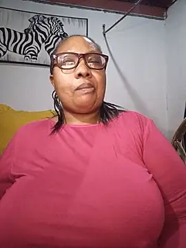 Snapshot of YELLOW_BONE chatting on June 17, 8:30 pm YELLOW BONE online show from June 17, 8:30 pm